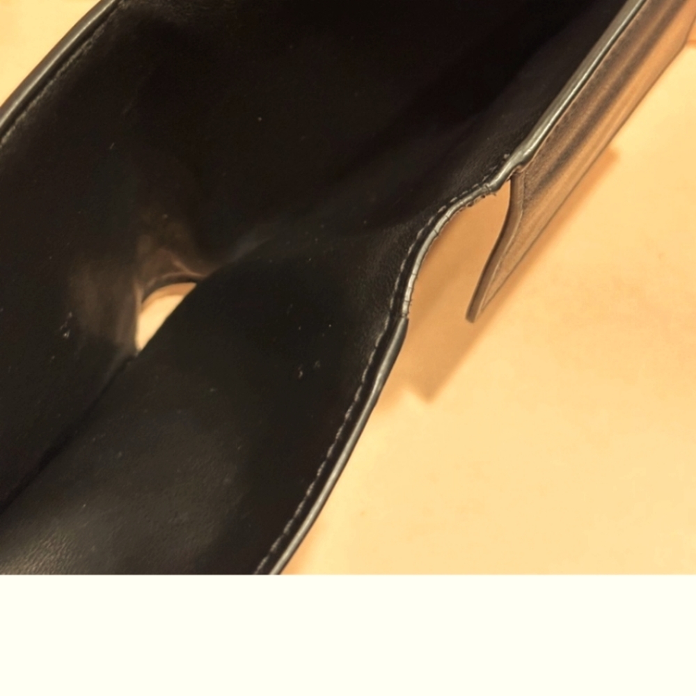 💯% Authentic BOTTEGA VENETALeather Bifold Wallet